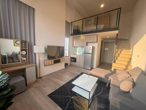 Phra Khanong Apartment | Discover S87 Ramada Sukhumvit 87: Pool & Gym Access