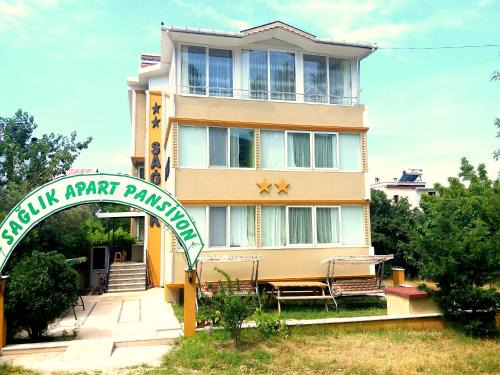 Ocaklar Apartment | Oceanfront Serenity at Sağlık Apart Pansiyon for Families