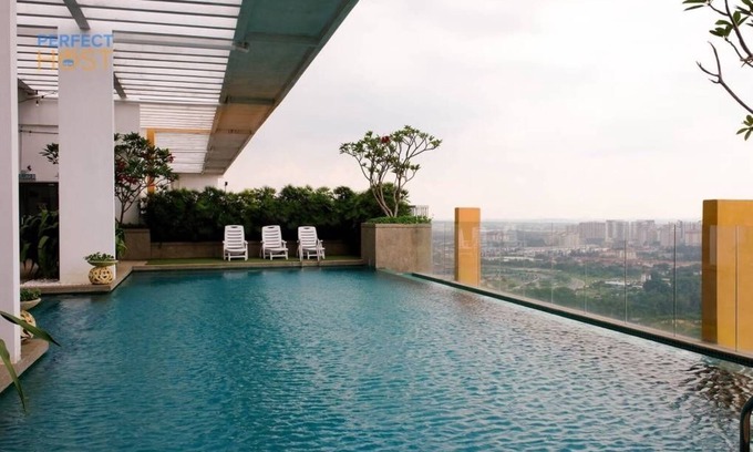 Subang Jaya Apartment | Enjoy High-Speed WiFi & Pool Access in Cozy Duplex Stay