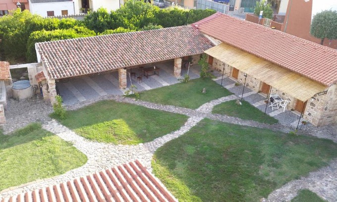 Oristano Historic Centre House | Pet-Friendly Escape at Sa Domu e Crakeras - Rated 9/10