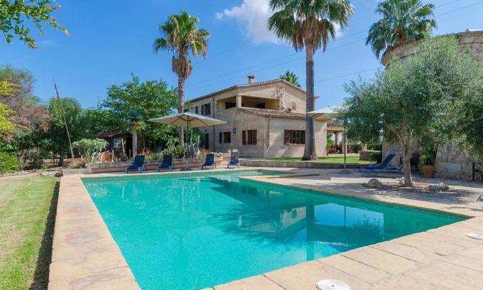 Buger Villa | Discover Sa Resclosa: Family-Friendly Hotel with Pool