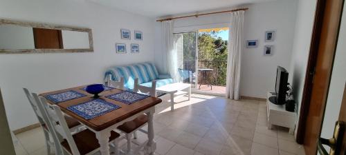 Tossa de Mar Apartment | Pet Friendly Sa Shei Apartment with Oceanfront Pool