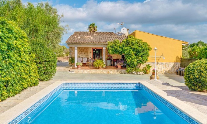 Buger Villa | Pet-Friendly Retreat: Sa Sini, 4-Star Hotel with Pool