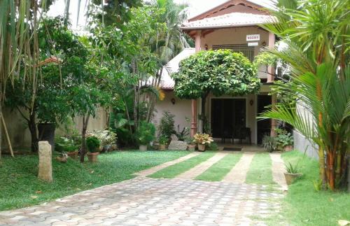 Dambulla House | Explore SA Village: Guest Rated 9.5 with Family-Friendly Perks
