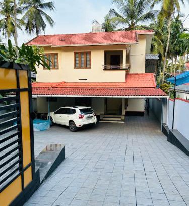 Kozhikode House | Welcoming Saaketh Holiday Home: Pet & Child-Friendly Stay