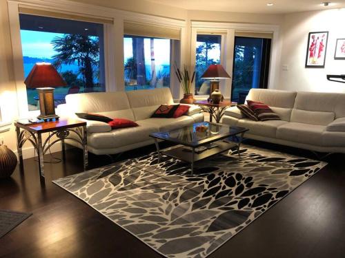 Saanichton Villa | Serene Saanichton Waterfront Suite with Breathtaking Views