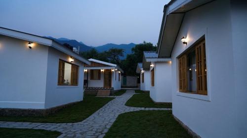Suja Hotel | Pet-Friendly Comfort at Saanjh Cottages - Rated 9.3/10