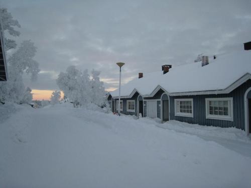 Saariselka House | Enjoy Saariselän Marjamajat: Pet-Friendly Getaway with Hot Tub