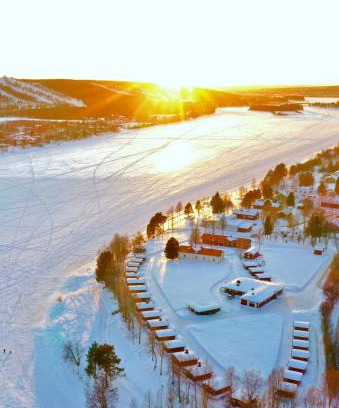Rovaniemi House | Relaxing Saarituvat Cottages with Private Beach & Hot Tub
