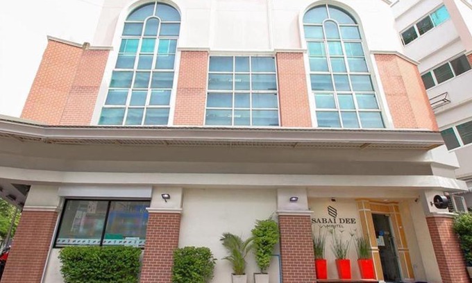 Si Yaek Maha Nak Hotel | Budget-Friendly Stay at Sabai Dee Minitel - 8.4/10 Rated