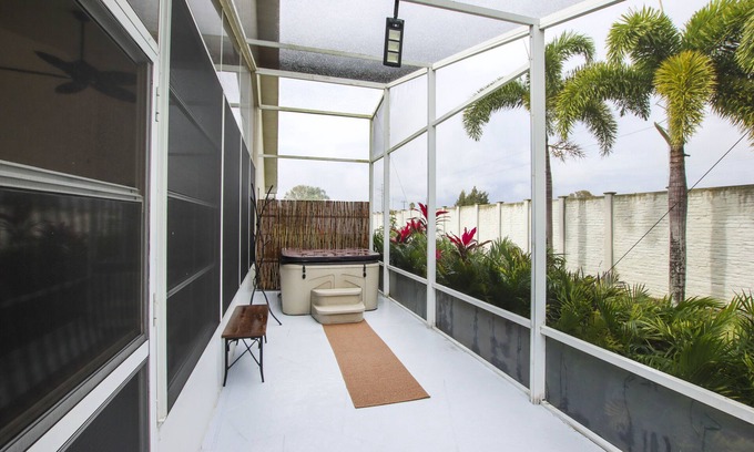 Sabal Springs House | Explore Sabal Springs Retreat with Pool and Spa Amenities