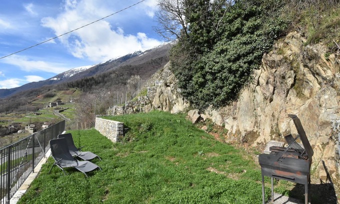 Traona Apartment | Discover Sabbia Alpina: Pet-Friendly Lake View Retreat