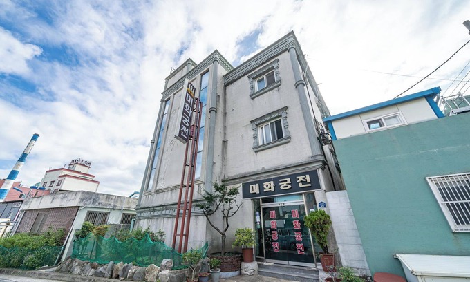 Sacheon Hotel | Eco-Friendly Stay at Sacheon Mihwa Palace with Breakfast