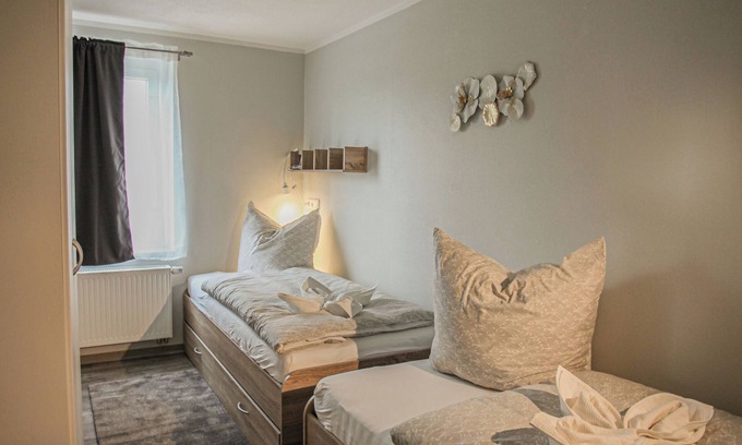 Großengottern Apartment | Discover Sacher's Quartiere: Ideal for Nature and City Lovers