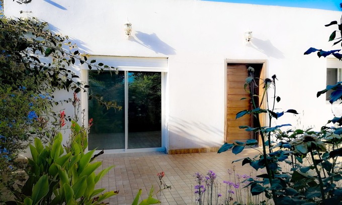 Ain Tizgha House | Discover Sacred House: Pet-Friendly Stay with Pool & Breakfast