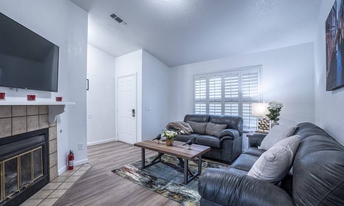Southwestern Sacramento House | Delightful Sacto Sunny House: Family-Friendly & Spa Amenities