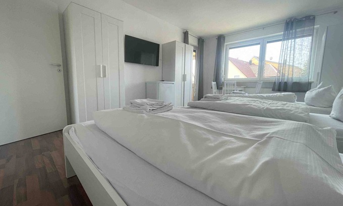 Schwandorf Condo | Comfortable Monteurwohnung with Balcony & Pet-Friendly Perks