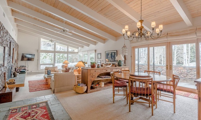 Sun Valley House | Sun Valley Retreat: Private Garage, Large Yard & Pool Access