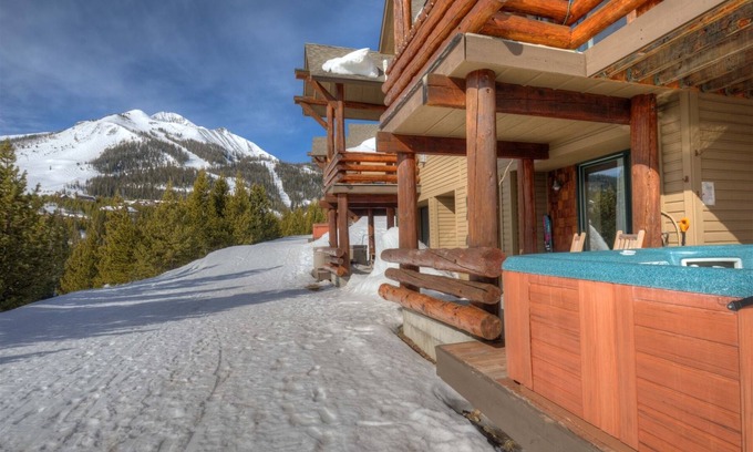 Saddle Ridge House | Unforgettable Moonlight Vacation Rentals: Ski-in/Ski-out Bliss