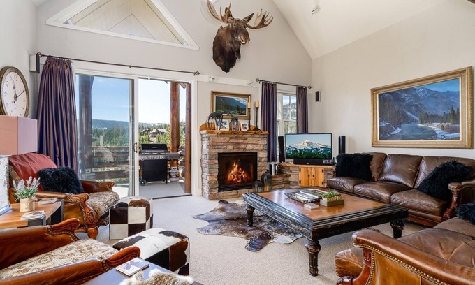 Saddle Ridge Condo | Modern Saddle Ridge V2: 3-Bedroom Condo with Mountain View