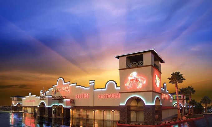 Pahrump Hotel | Discover Saddle West Casino Hotel: Pet-Friendly Oasis