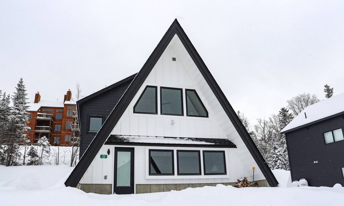 Sandy River House | Ideal Saddleback Parmachanee 22: Ski-In/Out Access, Family Friendly