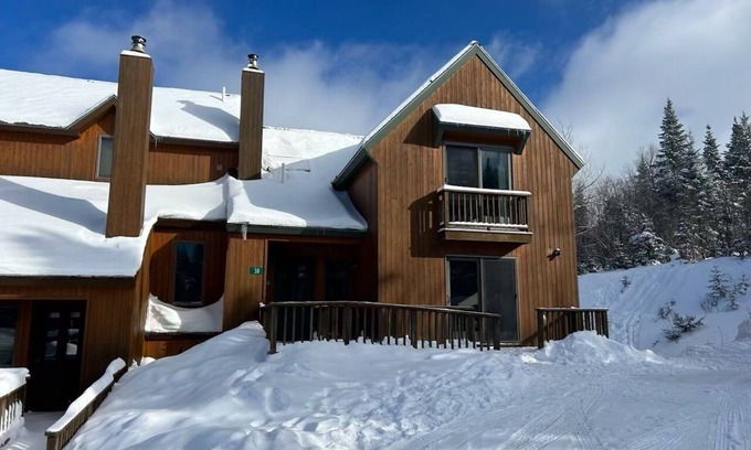 Rangeley Condo | Premier Rock Pond Condo 38: Ideal Ski In/Out Access