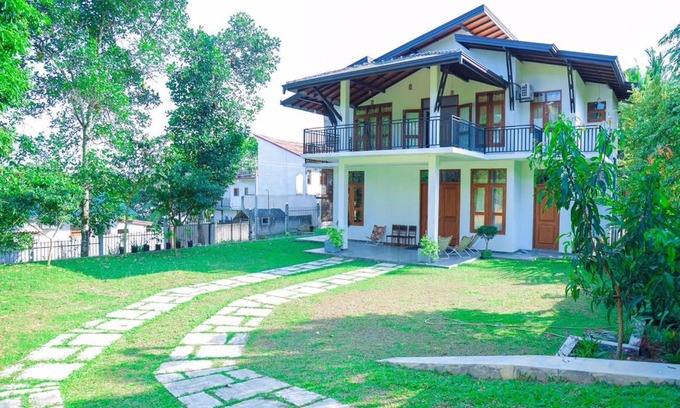 Bandaragama Villa | Unforgettable Stay at SaDev Lake Villa Bandaragama