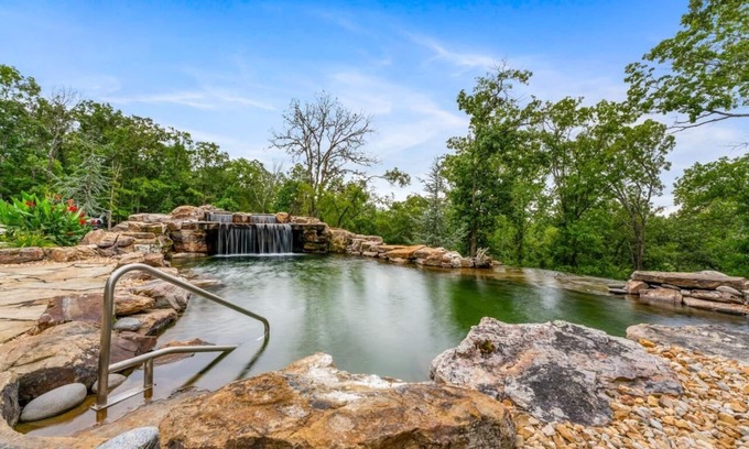 Branson Cottage | Unwind at Sadie's Cottage with Hot Tub & Fire Pit