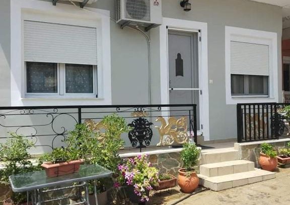Eretria Apartment | Cozy Sady's House: Pet & Child Friendly Retreat