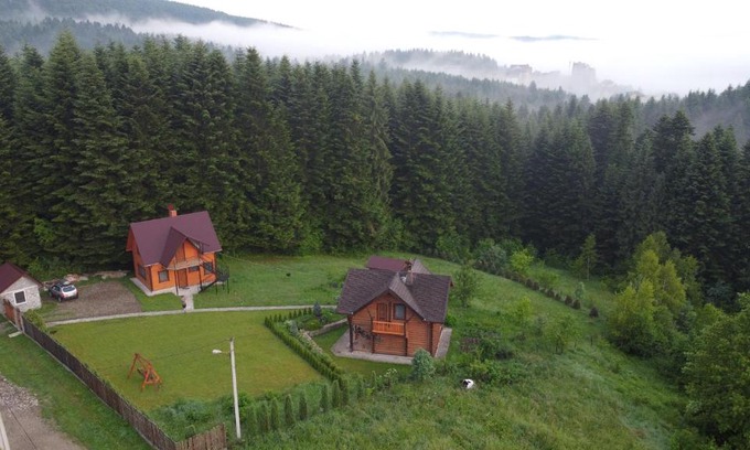 Skhidnytsya House | Discover Sadyba Drymba: Pet-Friendly Retreat with Kids' Perks