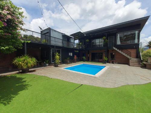 Kuala Kangsar House | Family-Friendly Safar House & Cabin with Pool Amenities