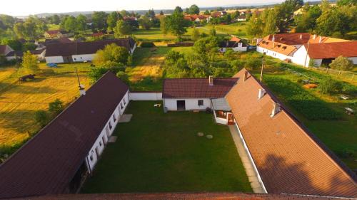 Hrachoviste Apartment | Discover Safar Residence: Oceanfront Retreat for Families