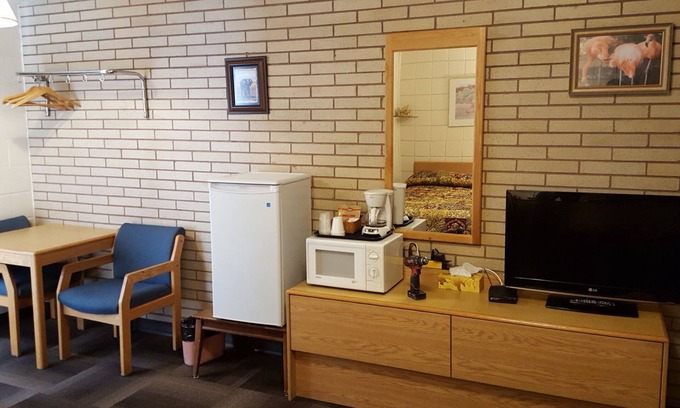 Swift Current Hotel | Budget-Friendly Safari Inn Motel with Breakfast & Kitchen