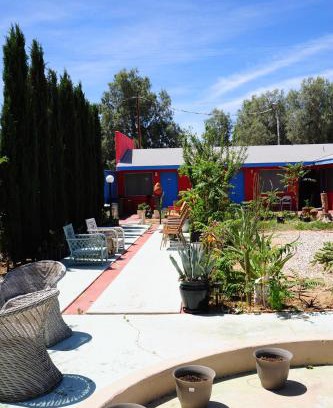 Joshua Tree Hotel | Family-Friendly Stay at Safari Motor Inn - Joshua Tree