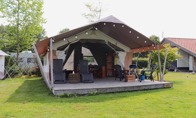 Twijzel House | Glamorous Safari Tents with Kitchen & Breakfast Included