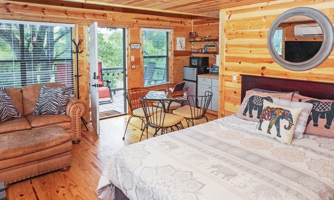 Dripping Springs Cabin | Experience Arbor House of Dripping Springs - Safari Retreat