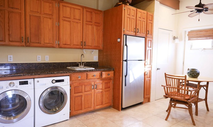 Portlock Bed & Breakfast | Cozy 1BD/1BA Retreat Surrounded by Organic Gardens