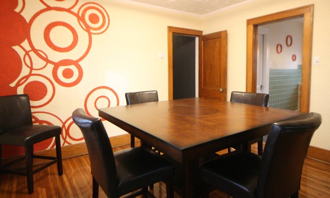 Niagara Falls Apartment | Family-Friendly Retreat with Pool & Kitchen - 9.8 Rating