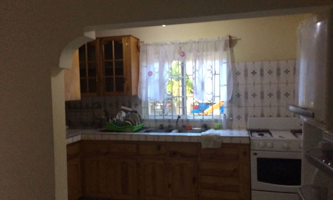 Port Antonio House | Budget-Friendly Retreat: Safe, Cozy Family Getaway