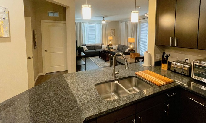 Town and Country Apartment | Safe & Desirable Des Peres- LARGE Luxury Unit