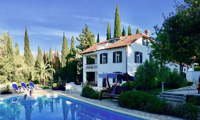 Cavtat Villa | Perfect Family Villa with Sea Views, Pool & Jacuzzi