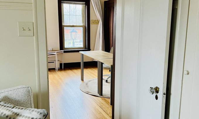 Highland Park Apartment | Family-Friendly Parkview-Sleep Sanctuary with Kitchen Access