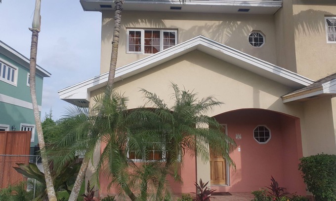 Nassau House | BlackPoint Townhome: Poolside Retreat in Gated Community