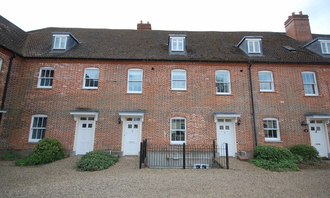 Blythburgh Cottage | Family-Friendly Saffron with Pool in Southwold