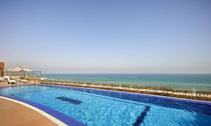Fintas Hotel | Elegant Safir Fintas Kuwait Hotel: Pool, Restaurant & More