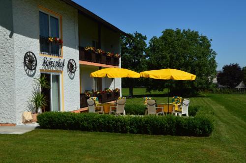 Reifnitz Bed & Breakfast | Discover Safronhof: Family-Friendly Stay with Pool Access