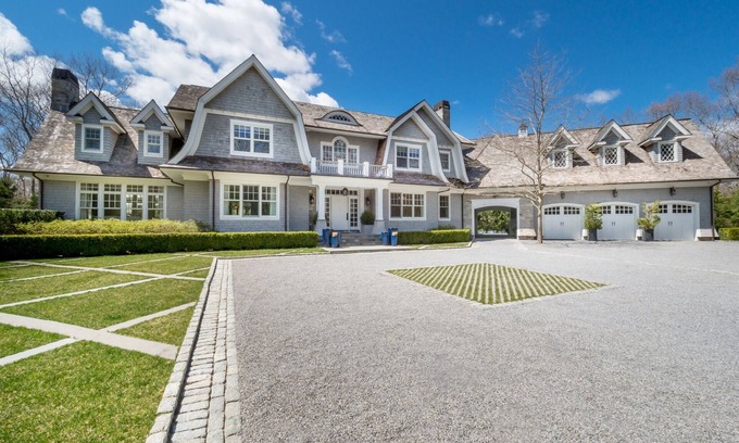 Sagaponack House | Exclusive Sagaponack Grand Estate with Tennis Court & Spa
