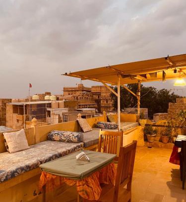 Amar Sagar Pol House | Prime Sagar Guest House: Family-Friendly with Dining Options