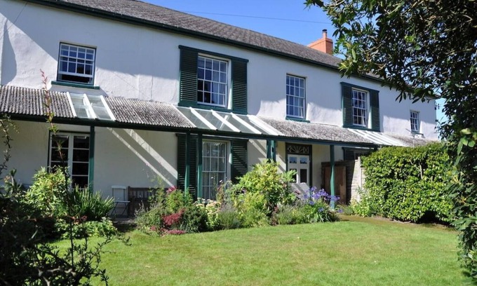 Dolton Apartment | Elegant Regency Villa in Dolton with Ocean Views & Spa